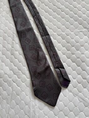 Men's Dark Gray Patterned Neck Tie with Purple Accents